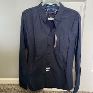 Men’s long sleeve button up NWT six large. Denim  Flower navy white pin dots